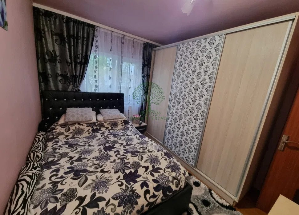 Apartament cu 3 camere, decomandat, zona Intre Lacuri