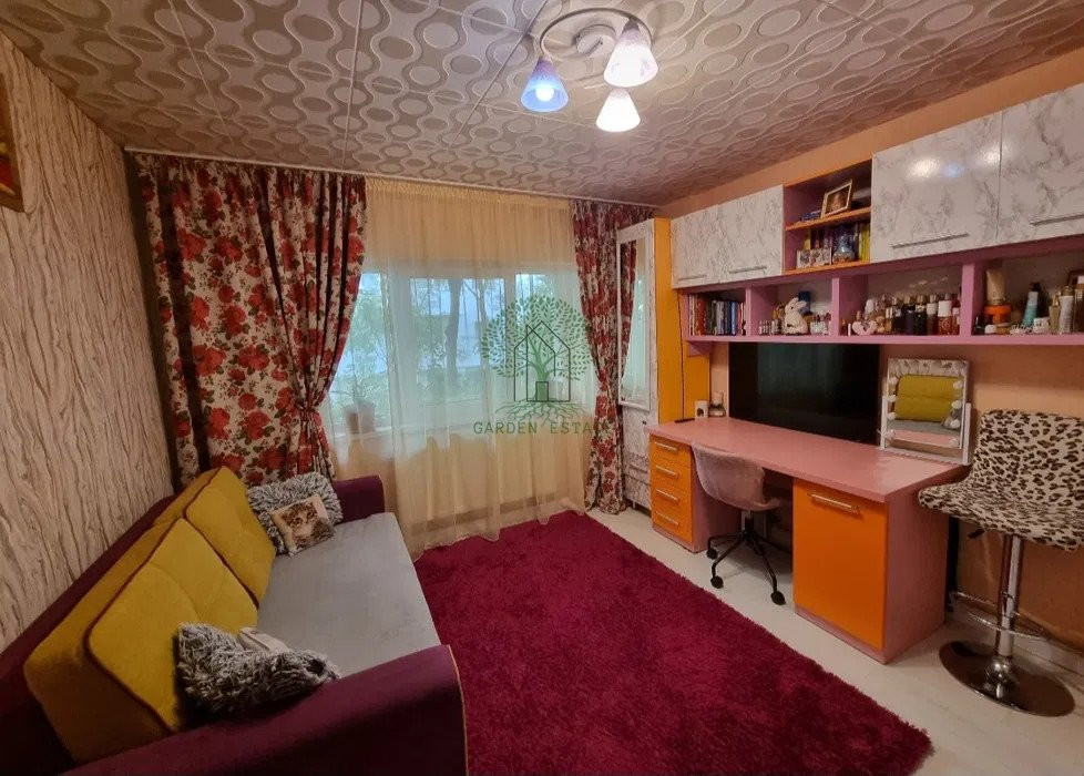 Apartament cu 3 camere, decomandat, zona Intre Lacuri