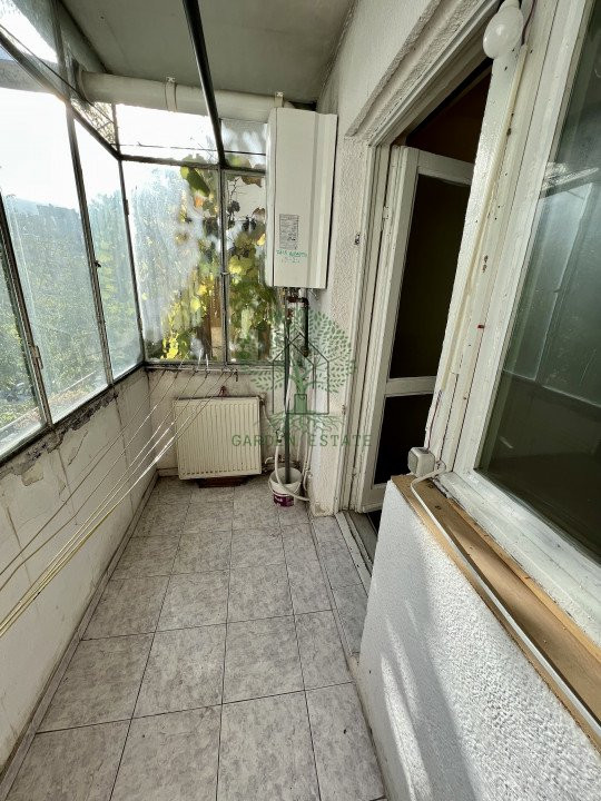 Apartament cu 3 camere, decomandat, Intre Lacuri, etaj 1